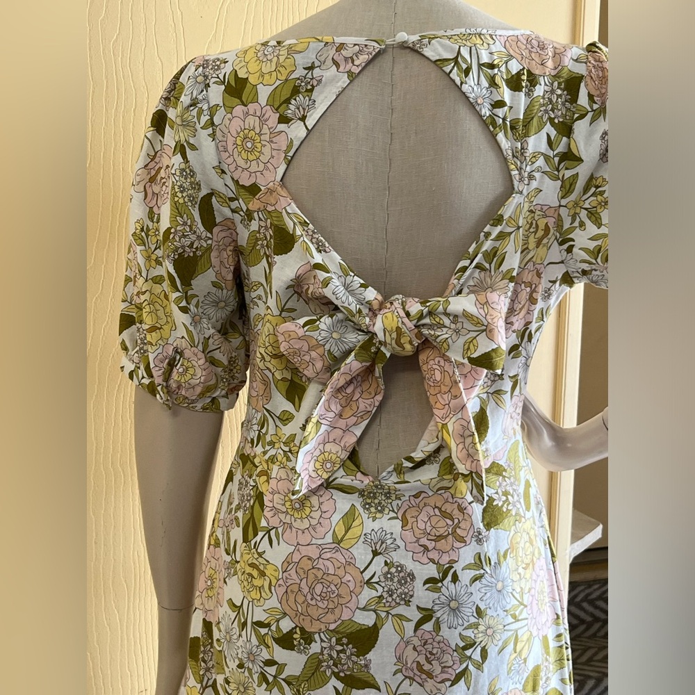 NWOT Linen blend maxi dress with keyhole and bow back detail…and pockets!!